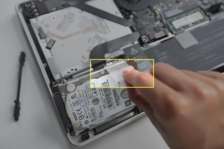 replace hdd step 3 | Macbook Pro Hard Drive Replacement